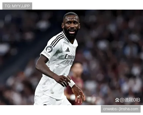 皇马队友场上相撞，卡雷拉斯撞倒吕迪格引虚惊